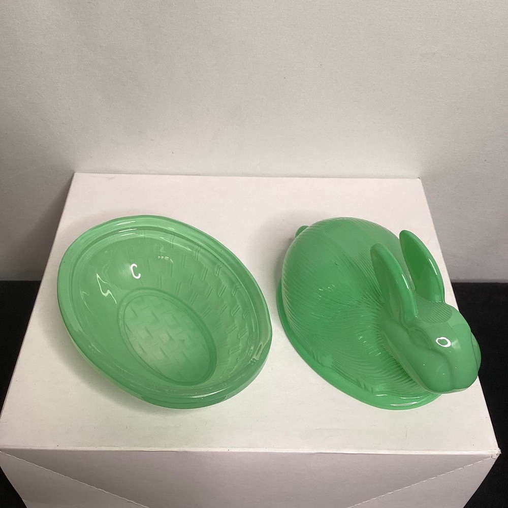 Jadite Glass covered Rabbit candy dish - Picture 5 of 7